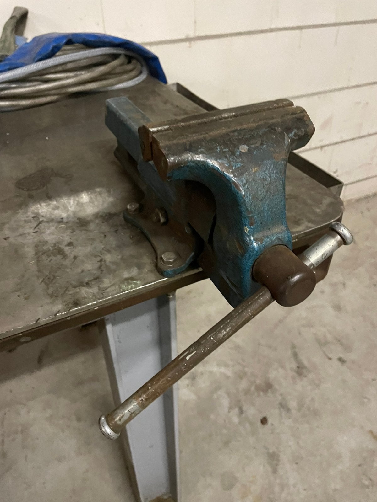 Heuer Front 100 bankschroef, Doe-het-zelf en Verbouw, Ophalen, Zo goed als nieuw, Minder dan 70 cm, Bankschroef