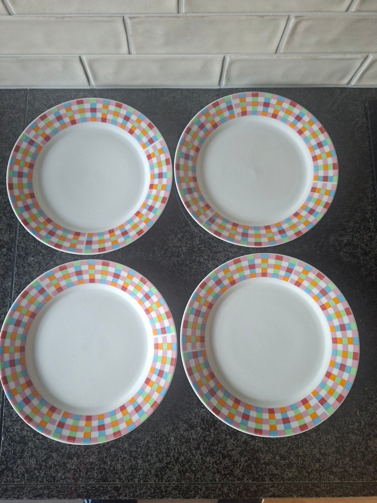 4 platte borden, porselein, 24 cm, Gebruikt, Overige merken, Ophalen of Verzenden, Bord(en)