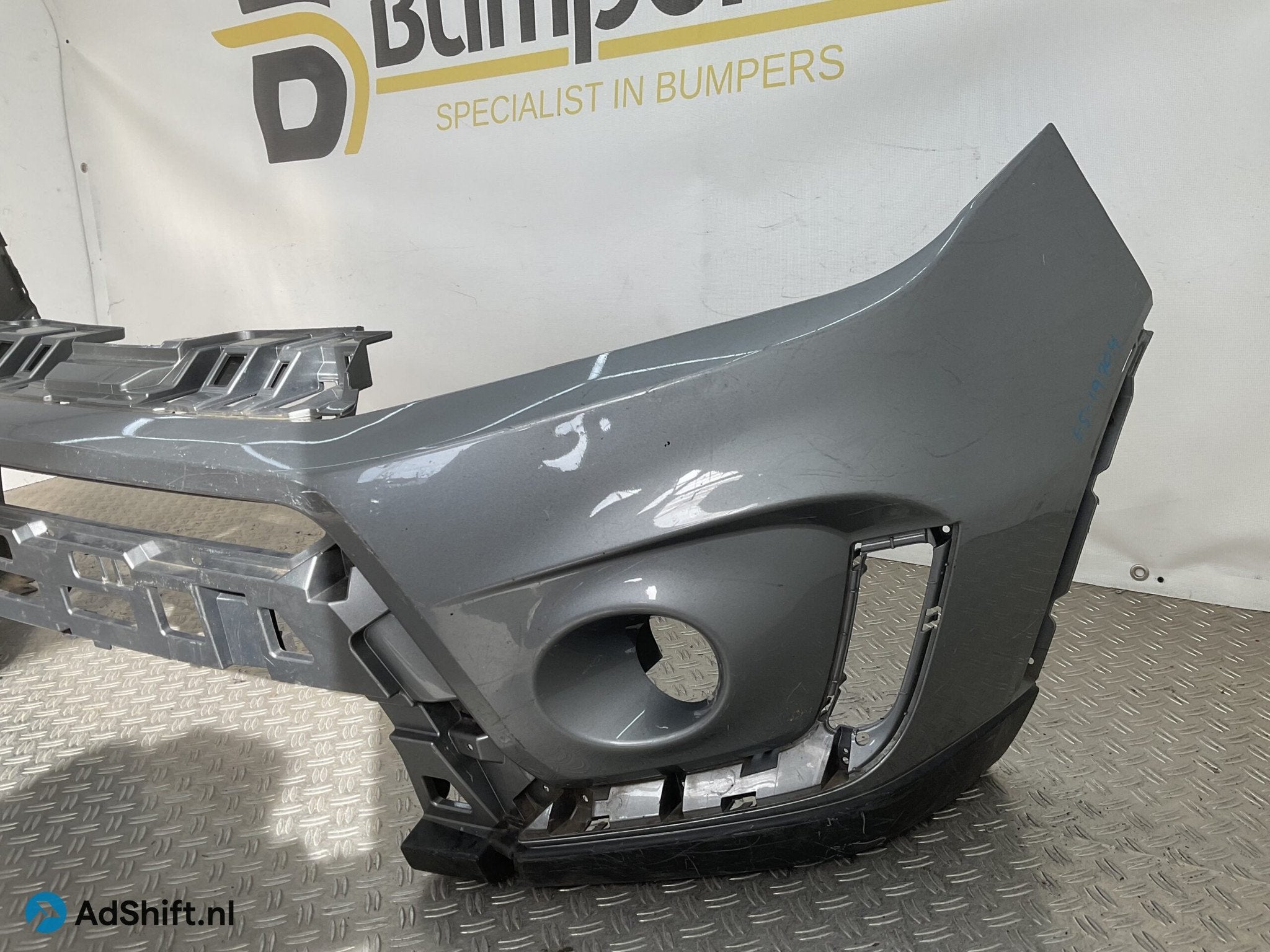 Bumper Suzuki Vitara Facelift 71711-86R Voorbumper E5-19704, Bumper