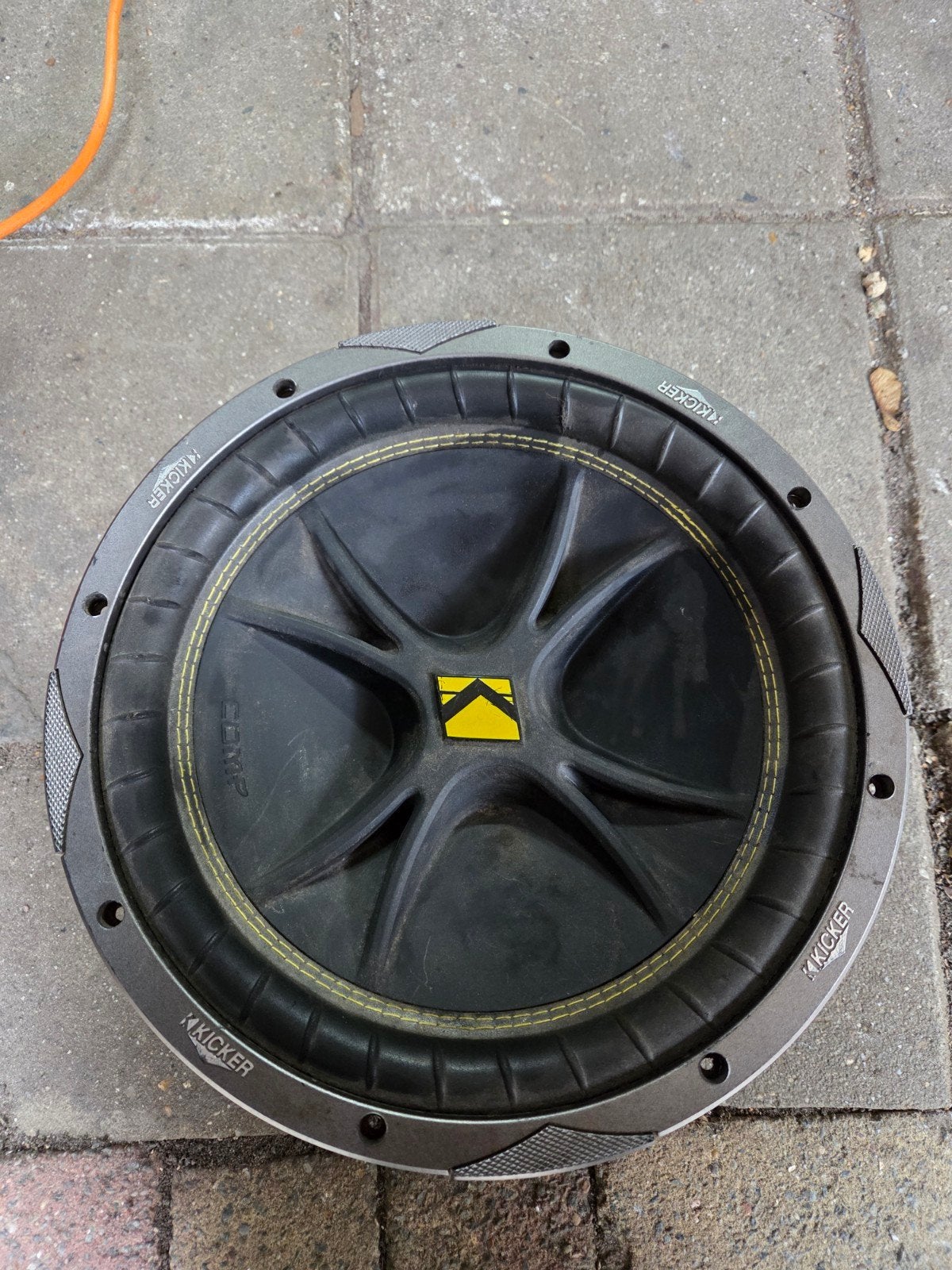 kicker subwoofer, Ophalen of Verzenden, Gebruikt
