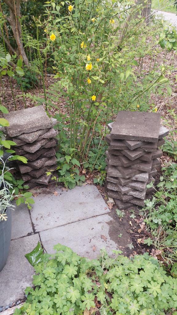 33 stuks gratis 30x30cm stoeptegels, Ophalen, Gebruikt, Beton, Terrastegels