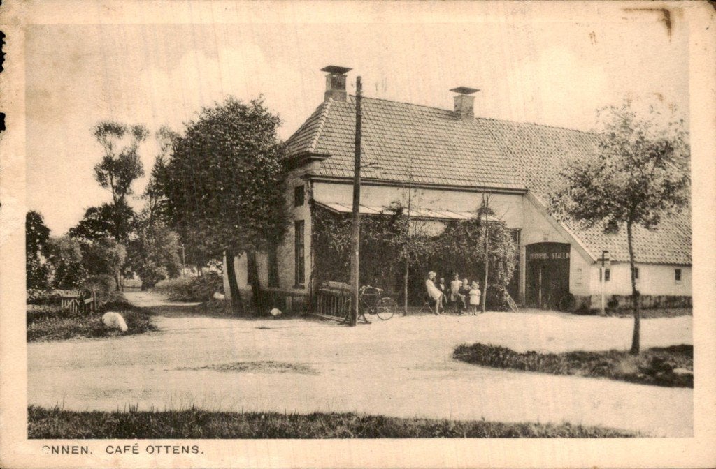Onnen - Café Ottens - Vooraanzicht, Ophalen of Verzenden, 1920 tot 1940, Gelopen, Groningen