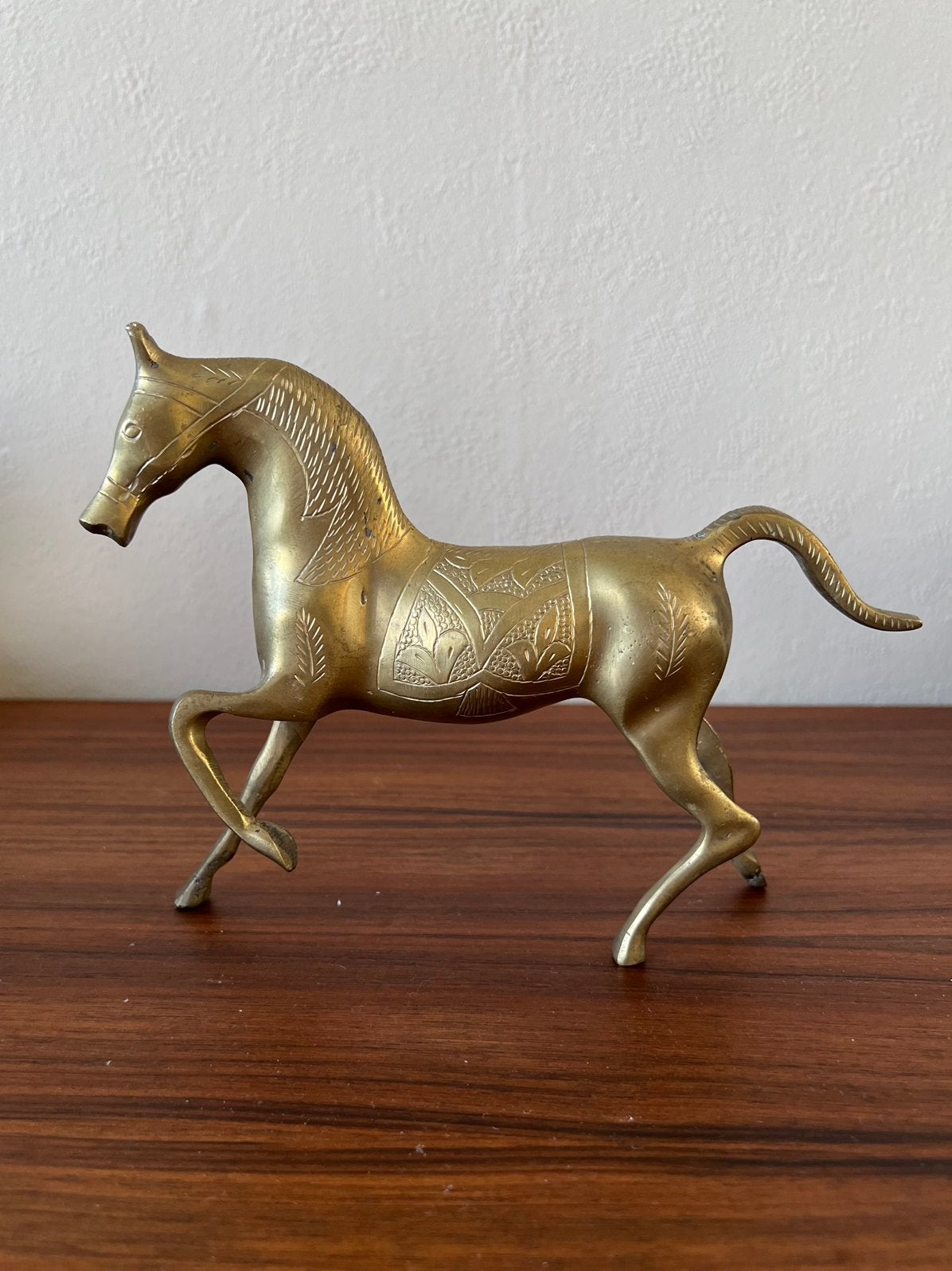 Galloperend paard beeld vintage messing gegraveerd art deco, Verzamelen, Ophalen of Verzenden, Zo goed als nieuw, Dier