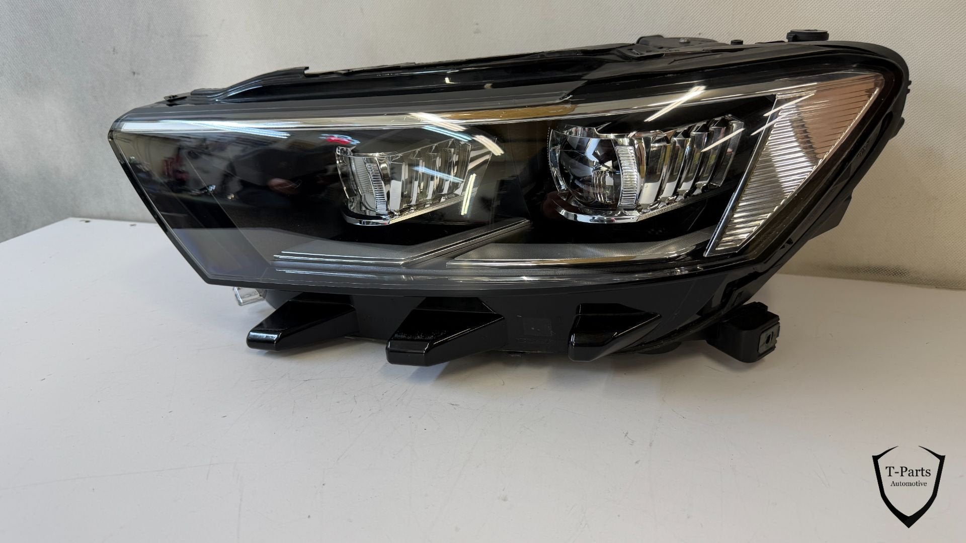 vw volkswagen T-roc links koplamp lamp 2GA941035P, Gebruikt, Volkswagen, Volkswagen AG, Berliner Ring 2
38440  Wolfsburg, DE