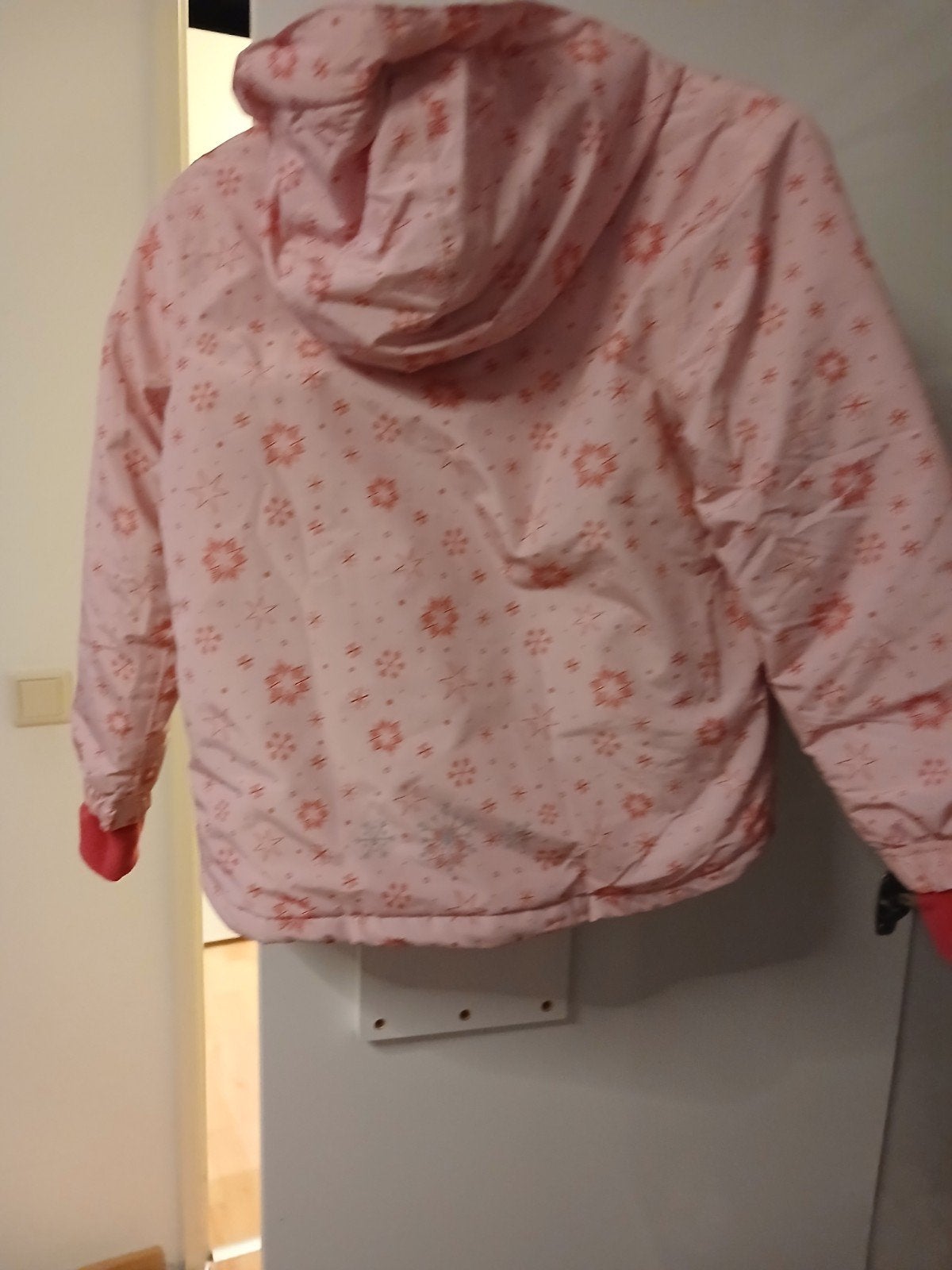 Roze winterjas met sneeuwvlokken - maat 110/116, Ophalen, Zo goed als nieuw, Meisje, Jas