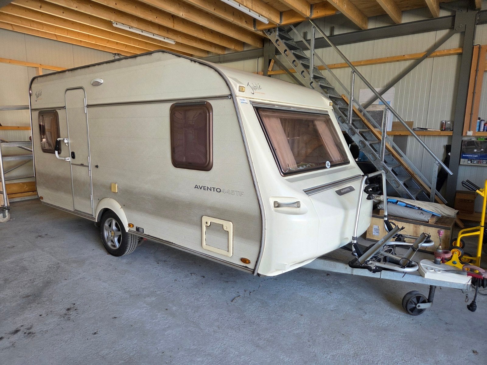Avento 445 tf jubilee ,bj 2005,frans bed,voortent, Standaardzit, Omvormbare zithoek, Avento, 750 - 1000 kg