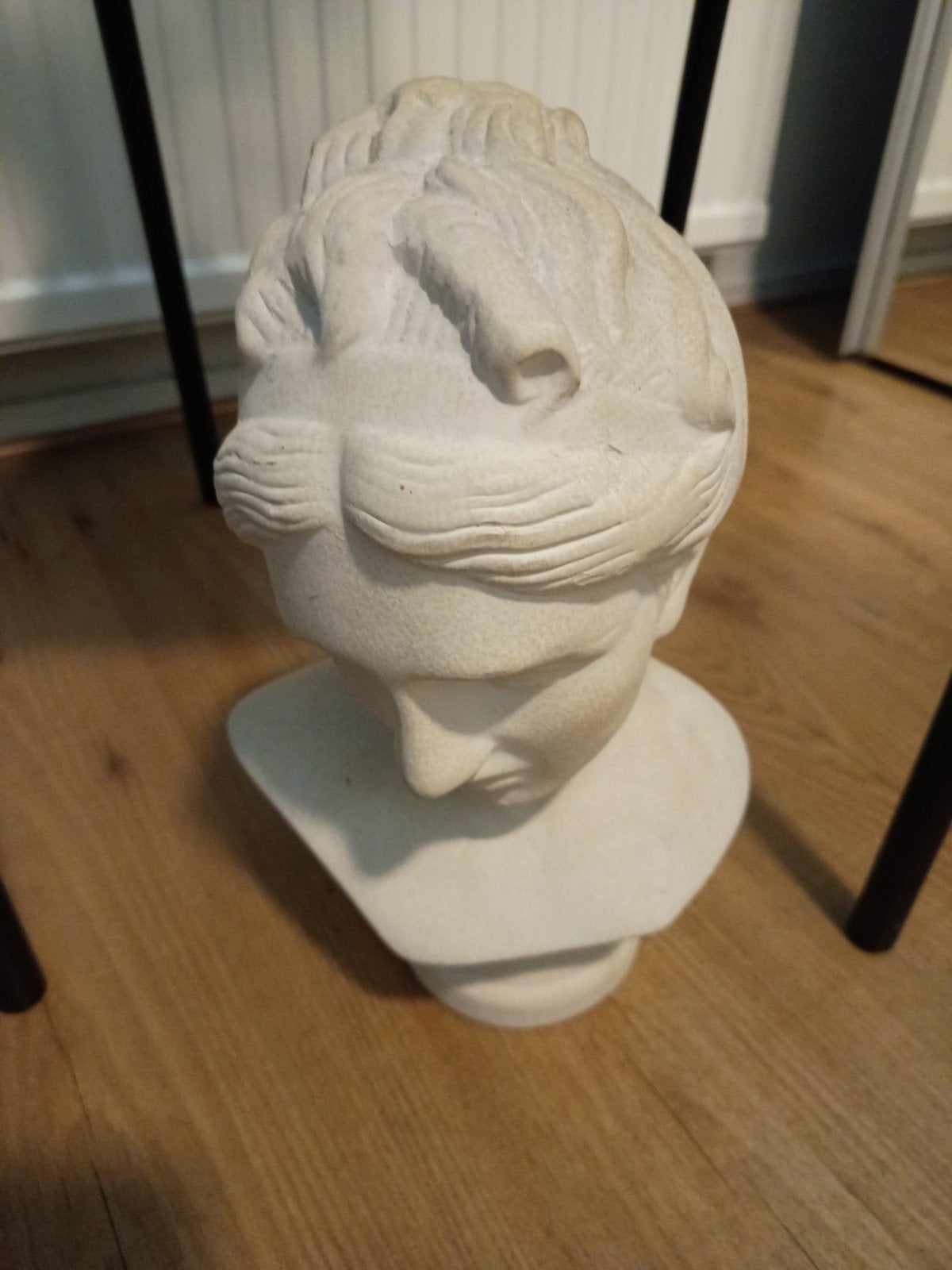 Klassieke buste van vrouw, wit steen of keramiek, Antiek en Kunst, Buste, Ophalen of Verzenden, Handgemaakt, 20 - 50 cm
