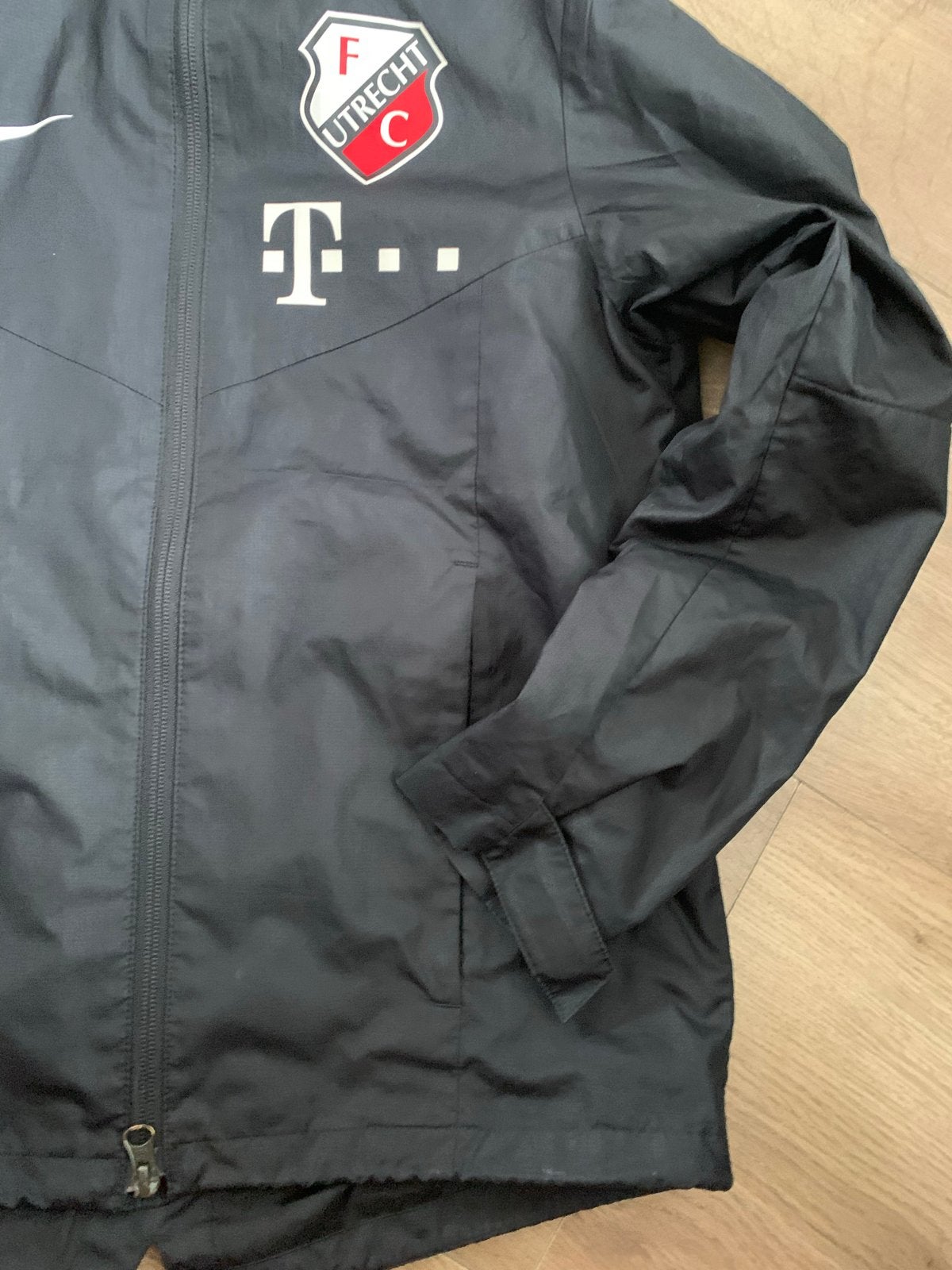 FC Utrecht Nike Shield Regenjas, Kinderen en Baby's, Kinderkleding | Maat 152, Zo goed als nieuw, Jas, Verzenden