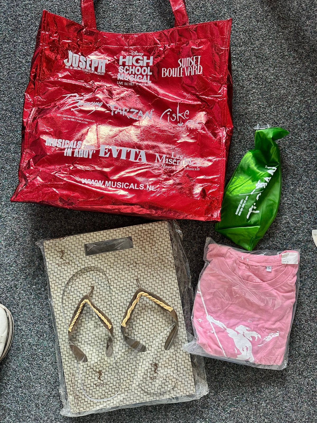 Tarzan musical items, Ophalen of Verzenden, Overige figuren, Nieuw, Kleding of Textiel