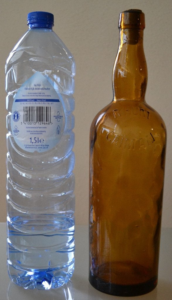 mooie oude rhum rum fles Caiman, Ophalen