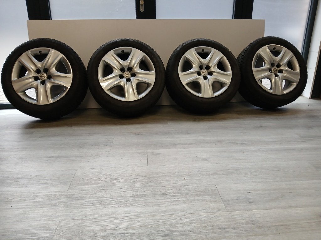 Winter Wielenset Opel Astra 2009-2015 17INCH staal, Auto-onderdelen, Banden en Velgen, Ophalen, 16 inch, 205 mm, Band(en)