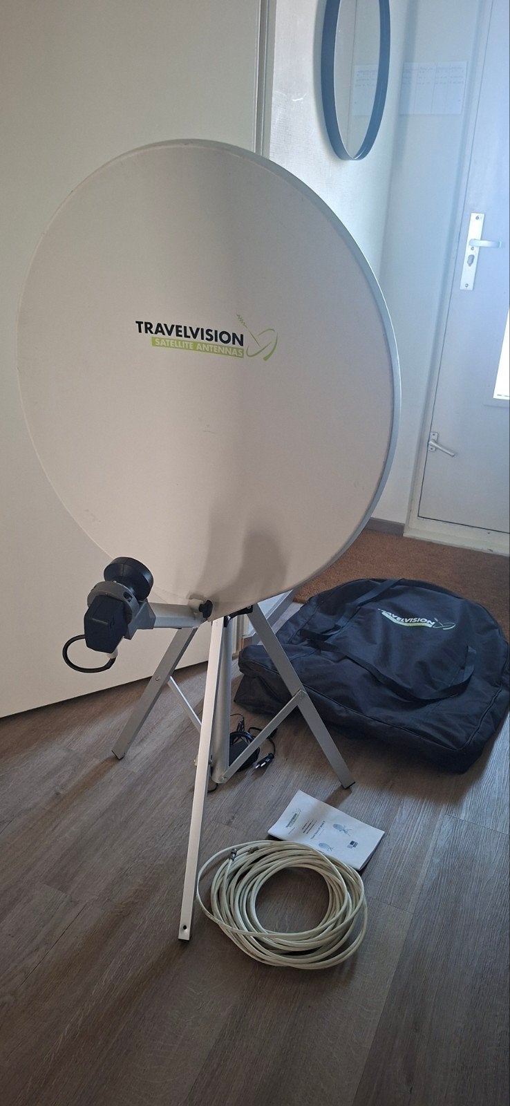 Travel Vision R7 automatische schotel 65 cm, Ophalen, Zo goed als nieuw, (Schotel)antenne, Overige merken