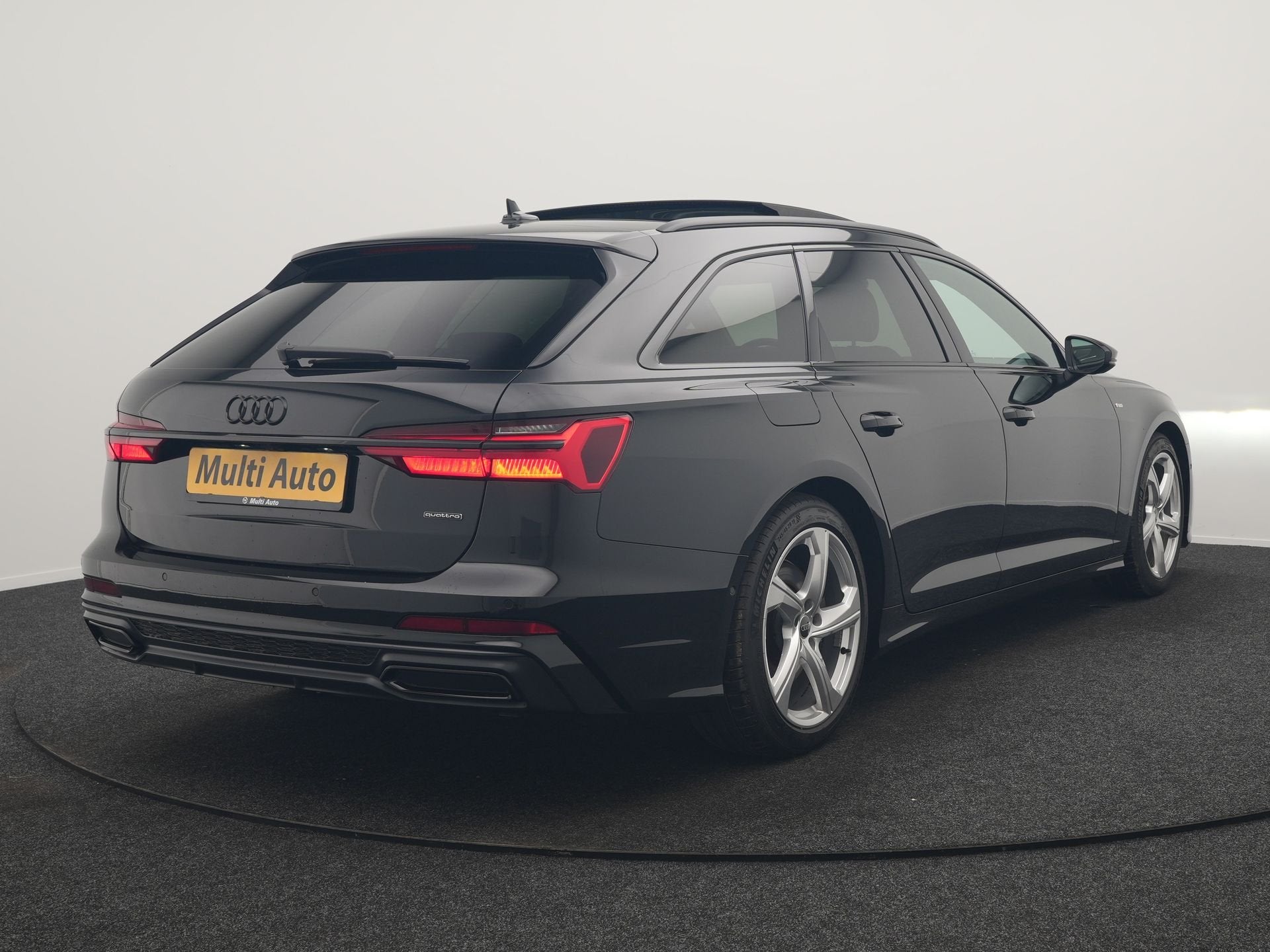 Audi A6 Avant 50 TFSI e Quattro 2x S Line PHEV 300pk Dealer, Auto's, Audi, Automaat, Dealer onderhouden, 77 km/l, Gebruikt