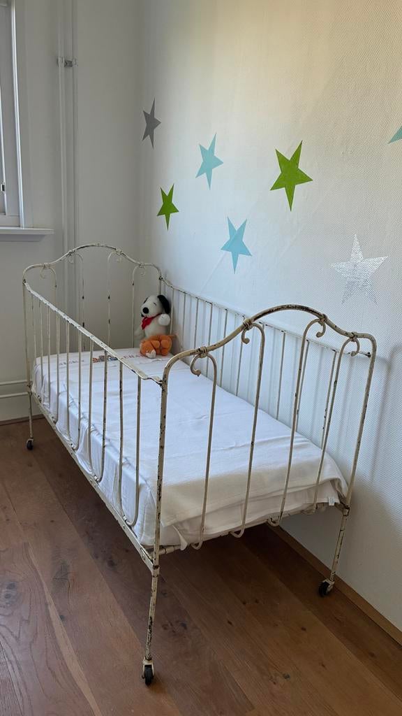 Antiek ijzeren ledikantje - charmant en uniek, Kinderen en Baby's, Babywiegjes en Ledikanten, Ophalen, Gebruikt, Ledikant