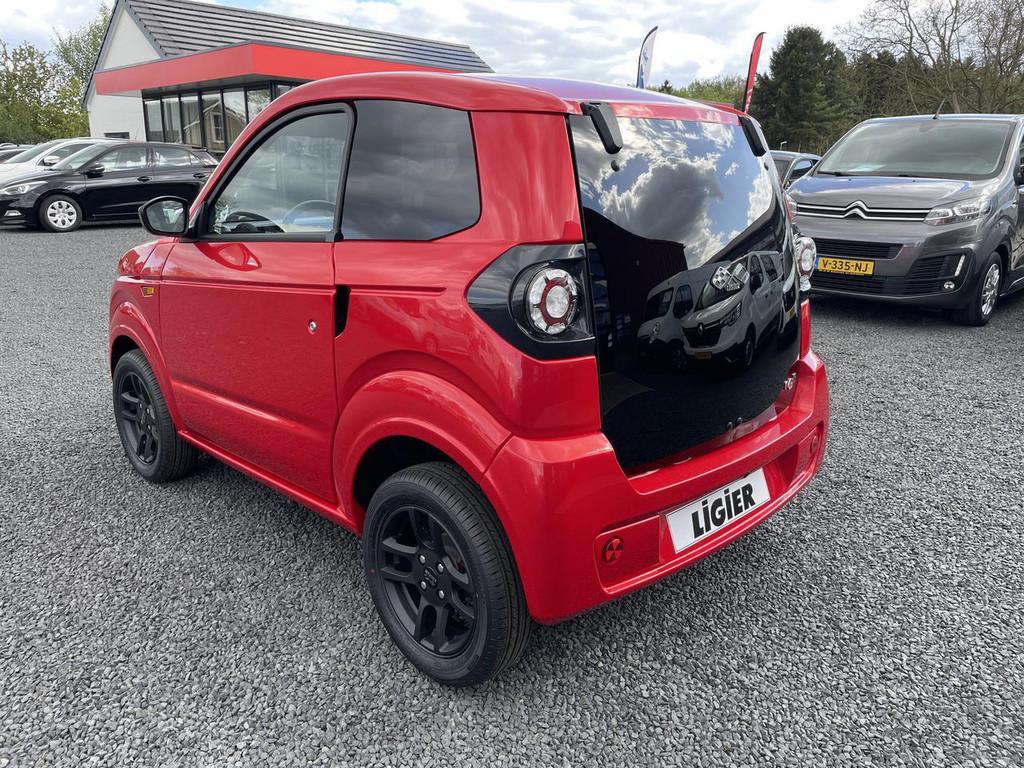 Ligier MYLI NIEUW IDEAL DIESEL E5+ (bj 2026, automaat), Auto's, USB, Zwart, 24 maanden, Leder