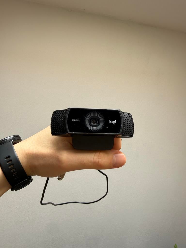 Logitech HD 1080p Webcam - Zo goed als nieuw, Computers en Software, Webcams, Ophalen of Verzenden, Zo goed als nieuw, Monitorclip