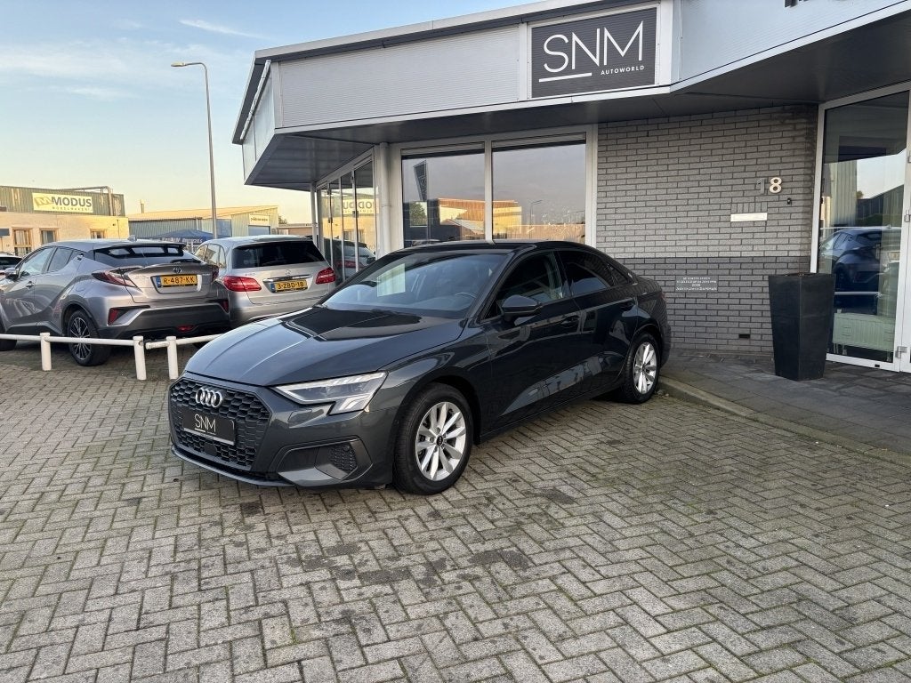 Audi A3 Limousine 30 TFSI basis, Auto's, Dealer onderhouden, Gebruikt, Euro 6, Leder