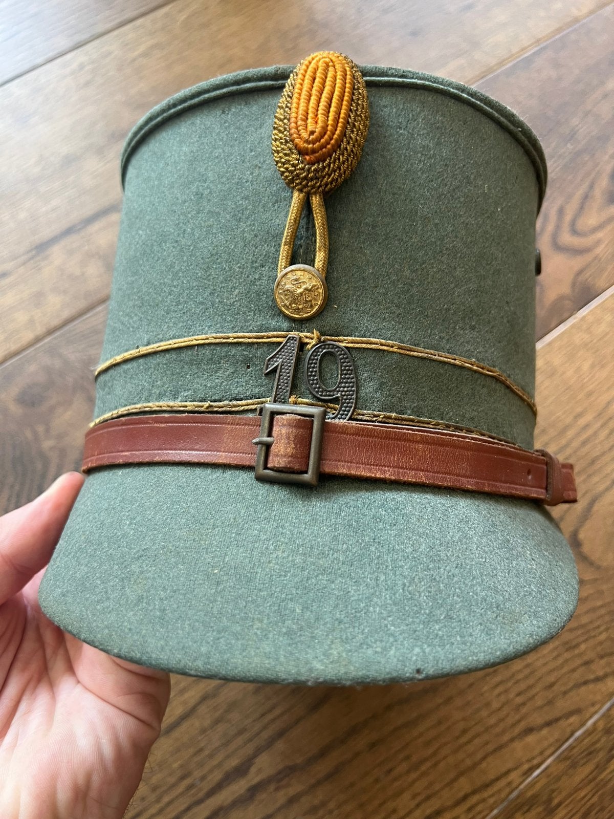 Nederlandse kepie 19e regiment infanterie officier grebbe, Verzenden, Nederland, Embleem of Badge