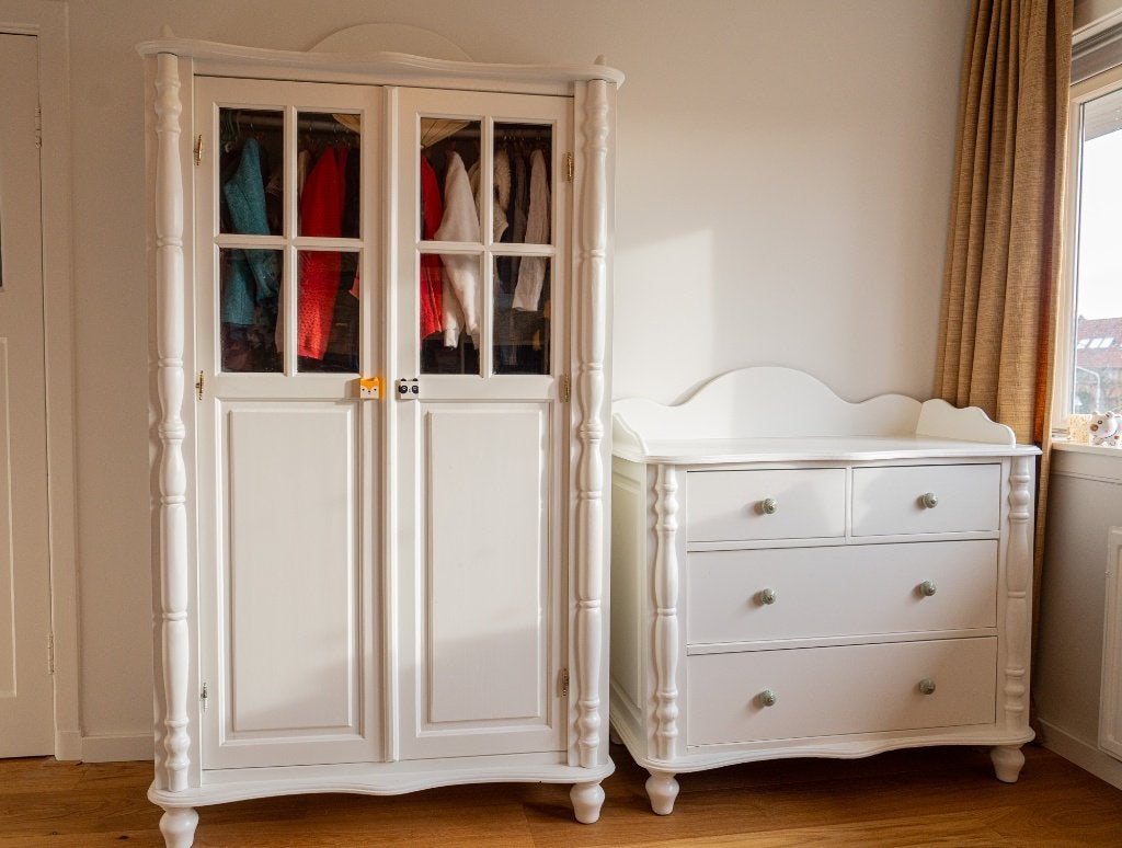 Mooie brocante kinderkamer kast + commode wit (set), Ophalen, Gebruikt, Kast, 50 tot 70 cm