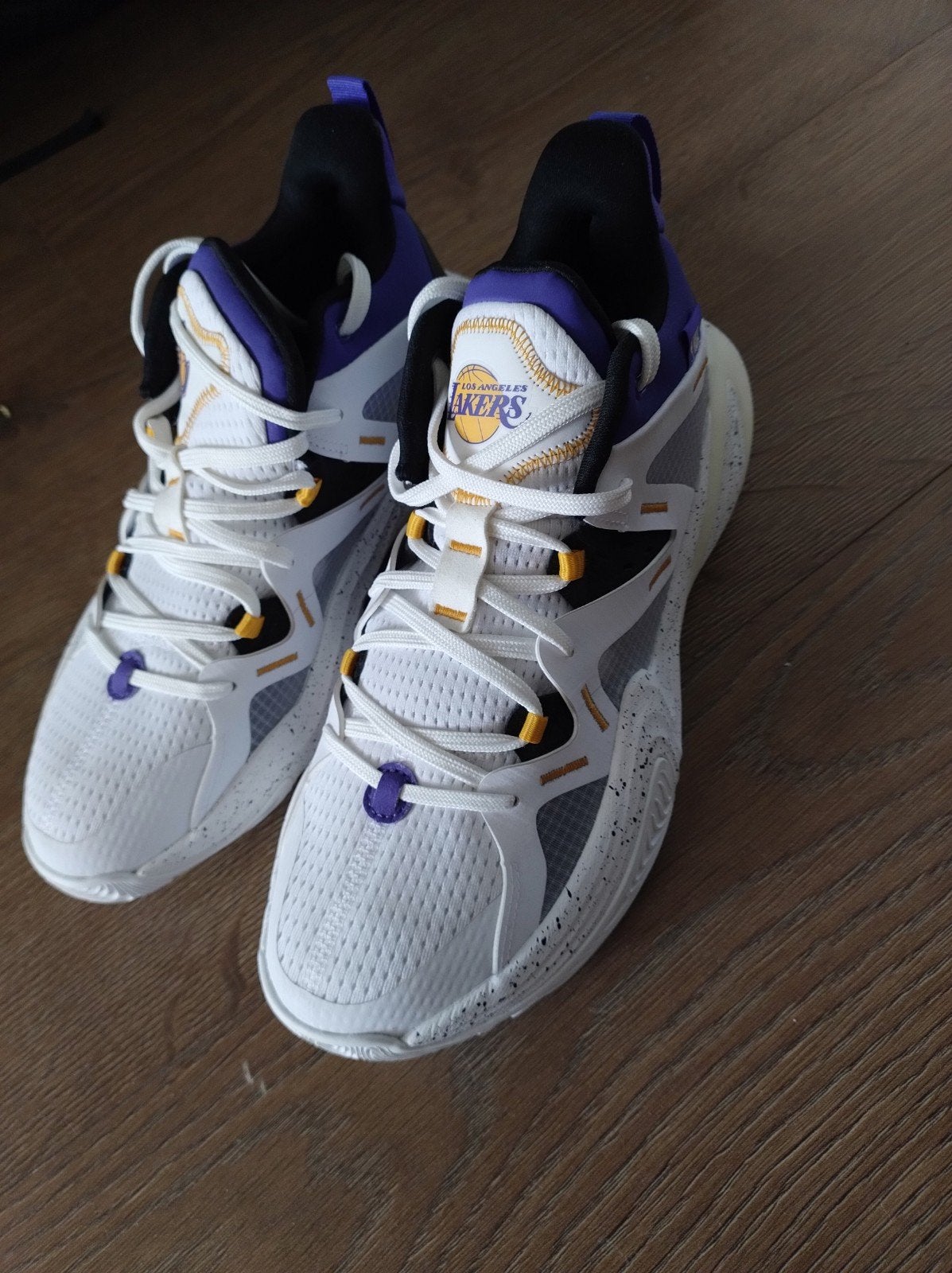 Official NBA Los Angeles Lakers Basketbalschoenen - Maat 41, Ophalen, Nieuw, Schoenen
