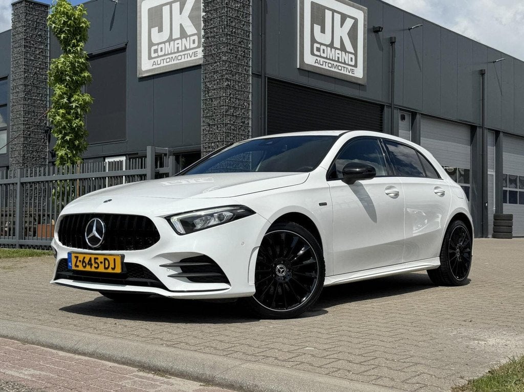 Mercedes A-klasse 250 e AMG|Night|Sfeerverlichting|Widescree, Auto's, Gebruikt, Euro 6, 4 cilinders, Wit