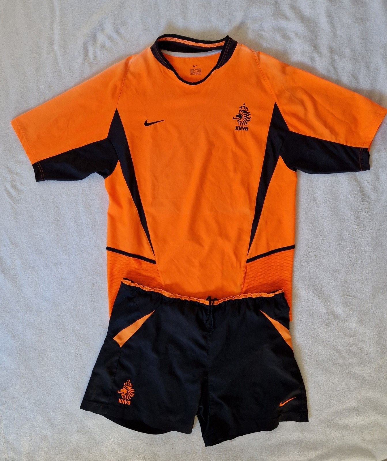 Nederlands elftal shirt en broekje 2002 Oranje KNVB tenue, Kleding | Heren, Sportkleding, Maat 48/50 (M), Nike, Oranje, Ophalen of Verzenden