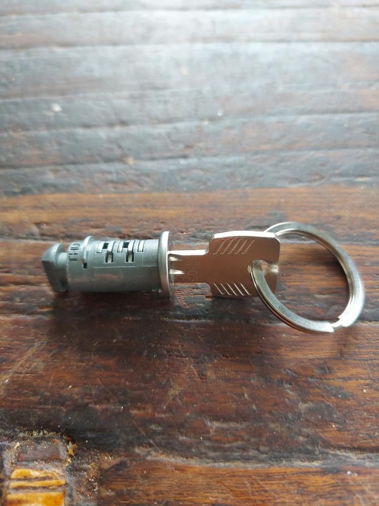 Nieuw Thule cilinderslot voor dakkoffer, Ophalen of Verzenden, Nieuw