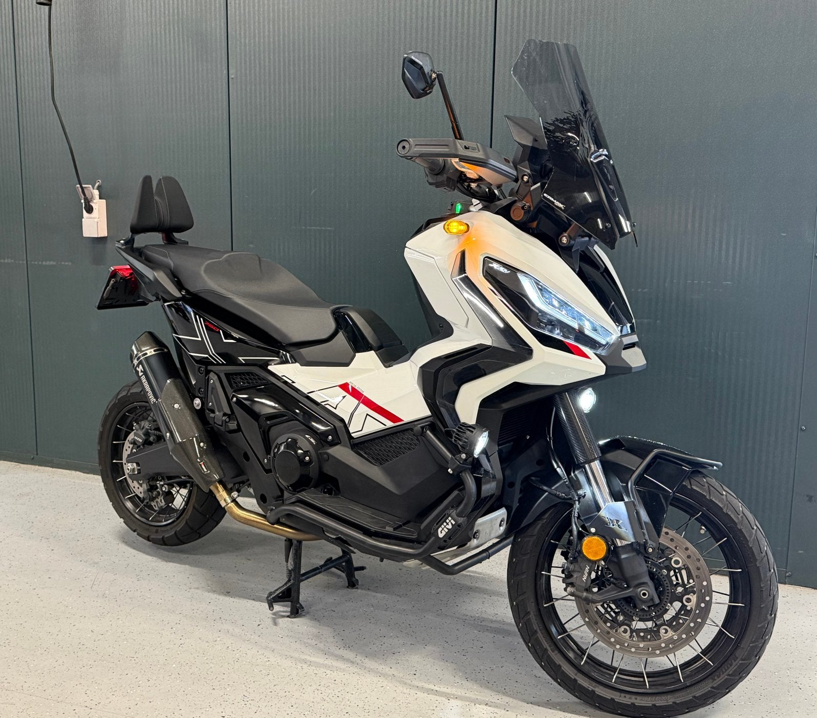 Honda x-adv 750 - 2023 - 5000km - Full Akrapovic - SW-Motech, Occasion, Motorrijbewijs A, 749 cc, Particulier
