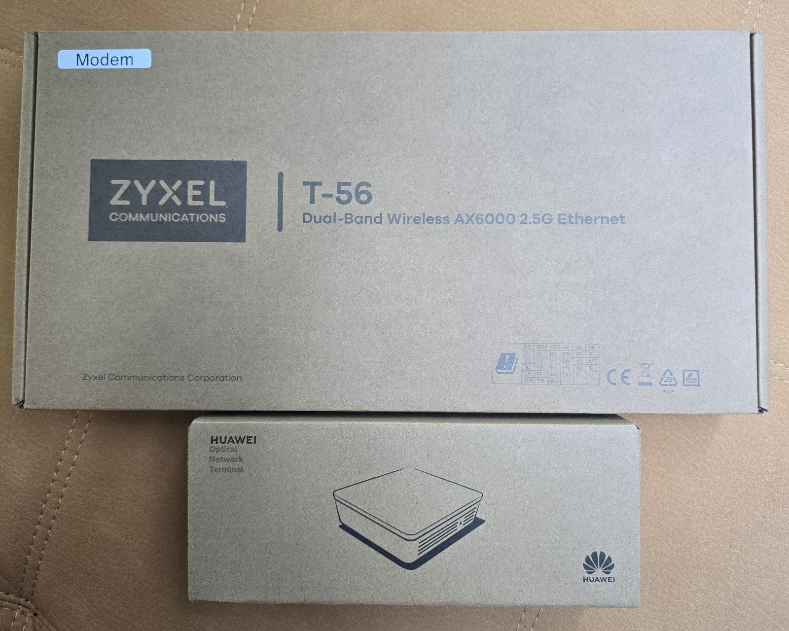 ZYXEL T-56 Dual-Band Router & HUAWEI OptiXstar ONT Nieuw, Computers en Software, Routers en Modems, Ophalen of Verzenden, Nieuw