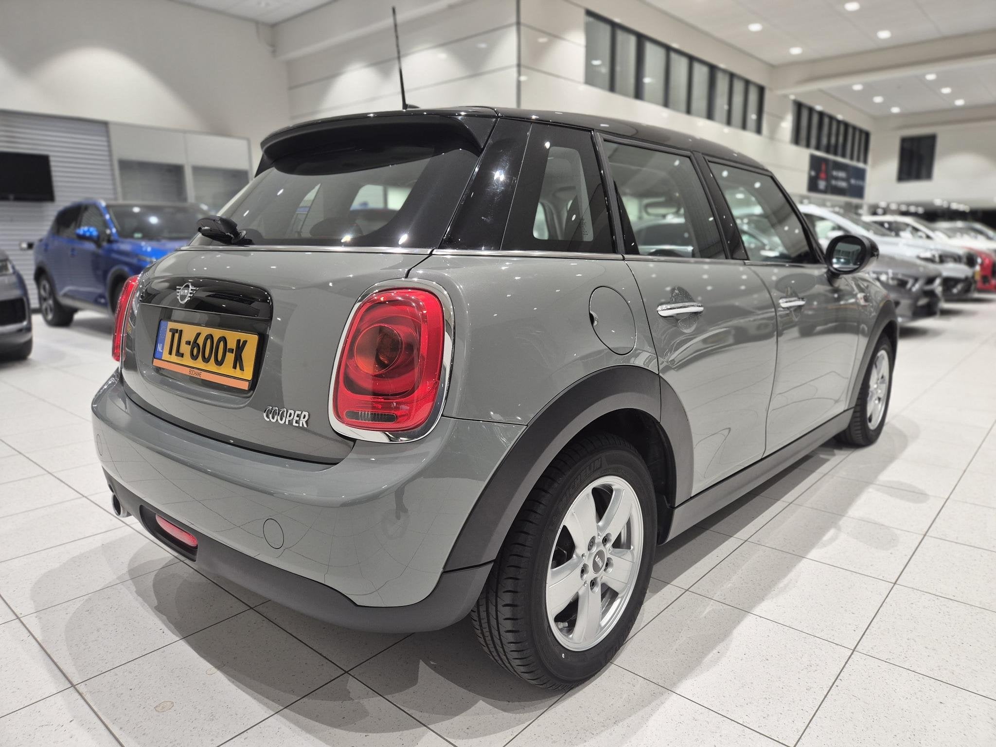 MINI 5-Deurs 1.5 Cooper | Automaat | Navigatie | Cruise Cont, Auto's, Start-stop-systeem, Gebruikt, Origineel Nederlands, Bedrijf
