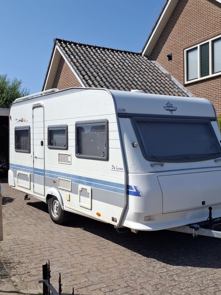 Hobby Deluxe Easy 450 uit 2002 met voortent en luifeltent, Rondzit, Hobby, Dwarsbed, 750 - 1000 kg