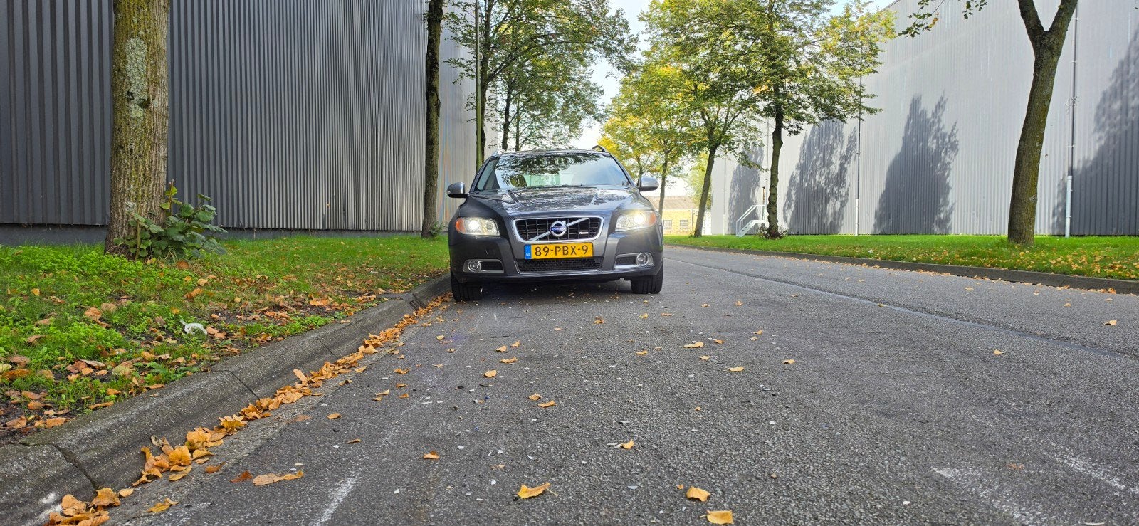 Volvo V70 2.0 T  R-DESIGN AUT 2011 Grijs, 1800 kg, Zwart, 4 cilinders, Stationwagon