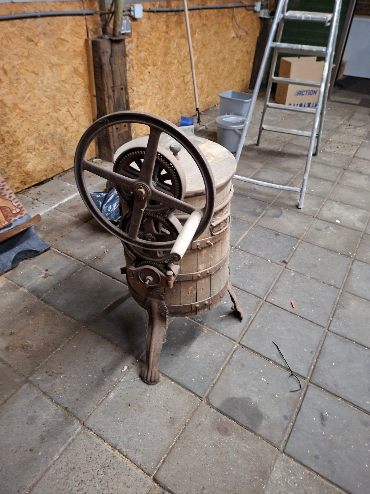 Antieke houten fruitpers met ijzeren mechanisme, Ophalen of Verzenden