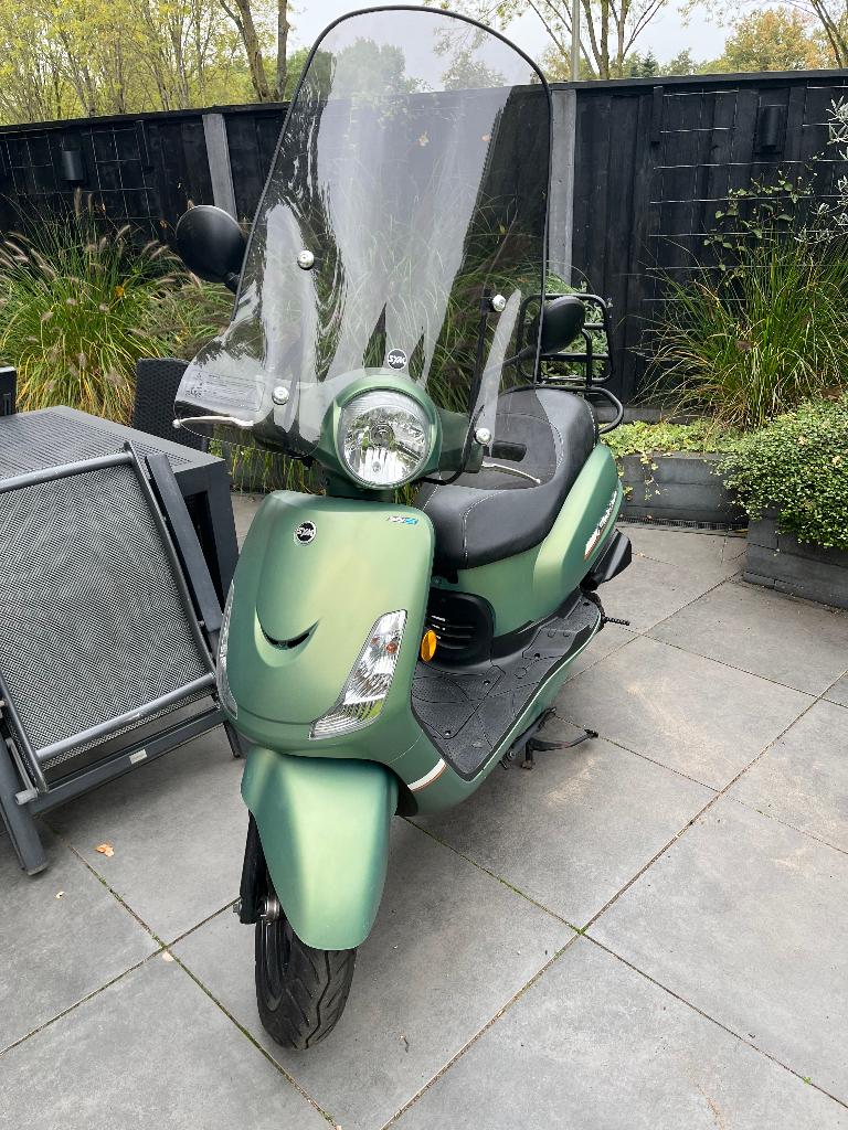 Prachtige scooter, Ophalen, Overige modellen, Zo goed als nieuw, Benzine