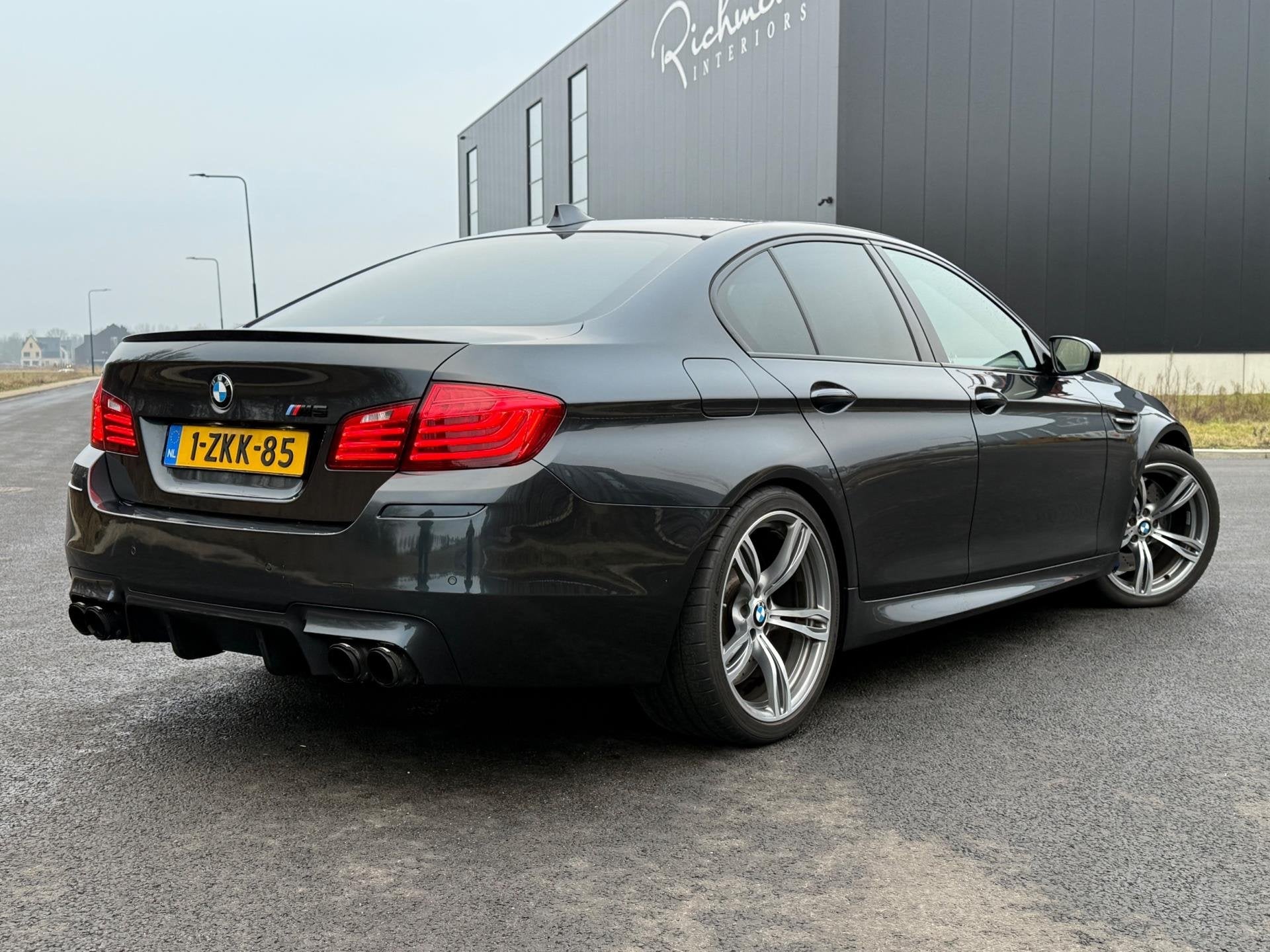 BMW 5-serie M5 Competition / Akrapovic / Alcantara / Bomvol!, Automaat, Euro 5, Achterwielaandrijving, Gebruikt