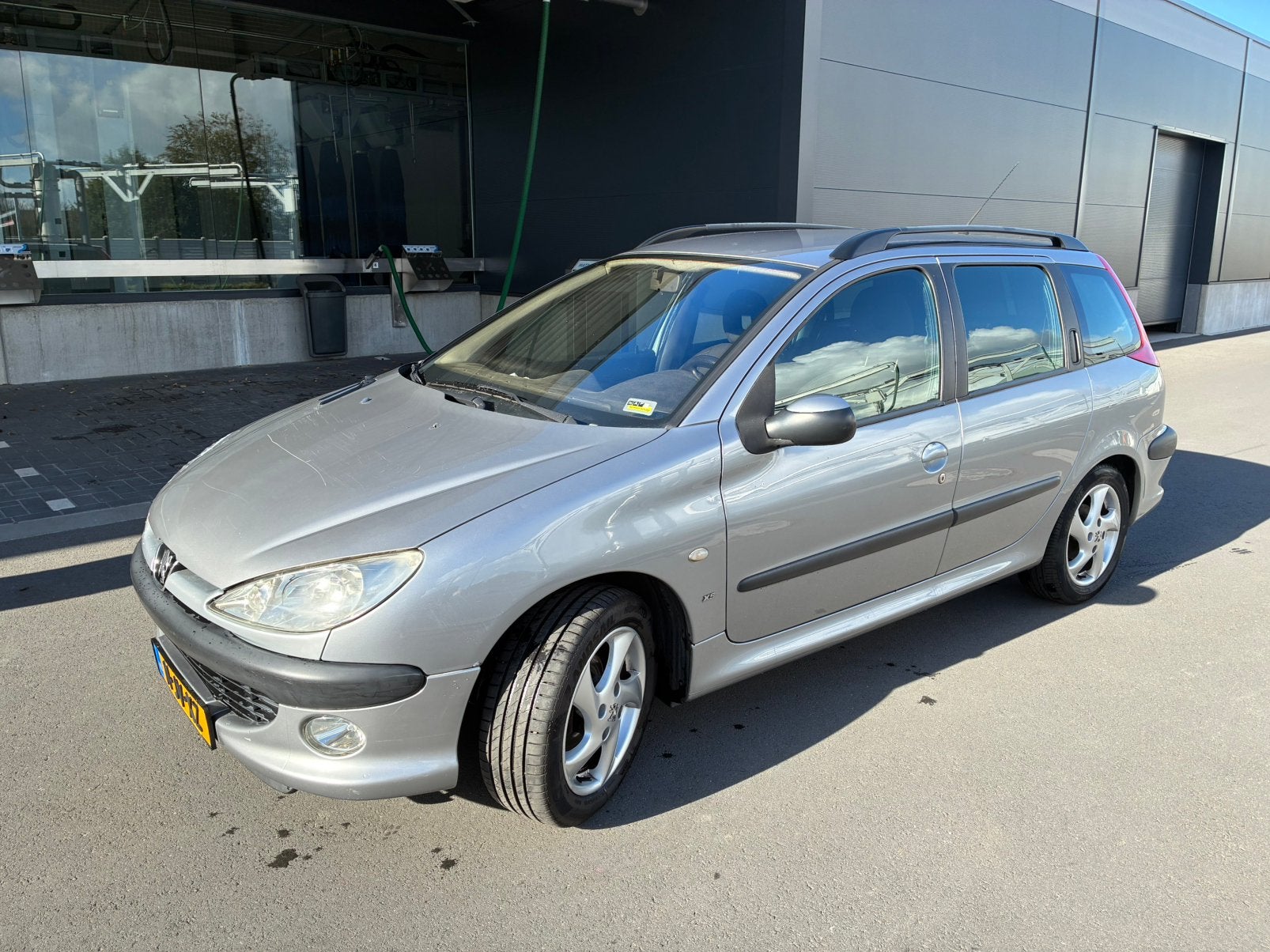 Peugeot 206 1.4 SW X-line 2002 Grijs, Auto's, Voorwielaandrijving, Stof, 4 cilinders, Origineel Nederlands