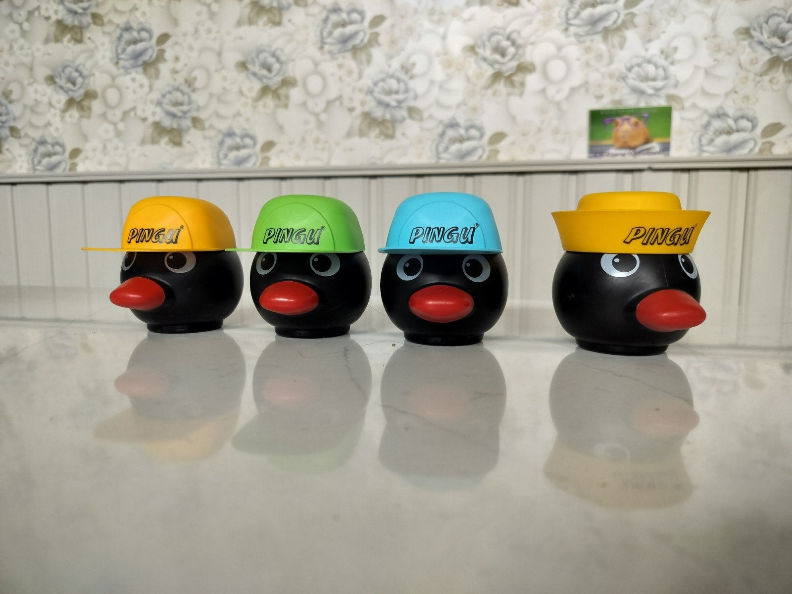 Pingu figuren met petjes ijsbeker vintage jaren 90, Ophalen of Verzenden, Zo goed als nieuw, Jongen of Meisje