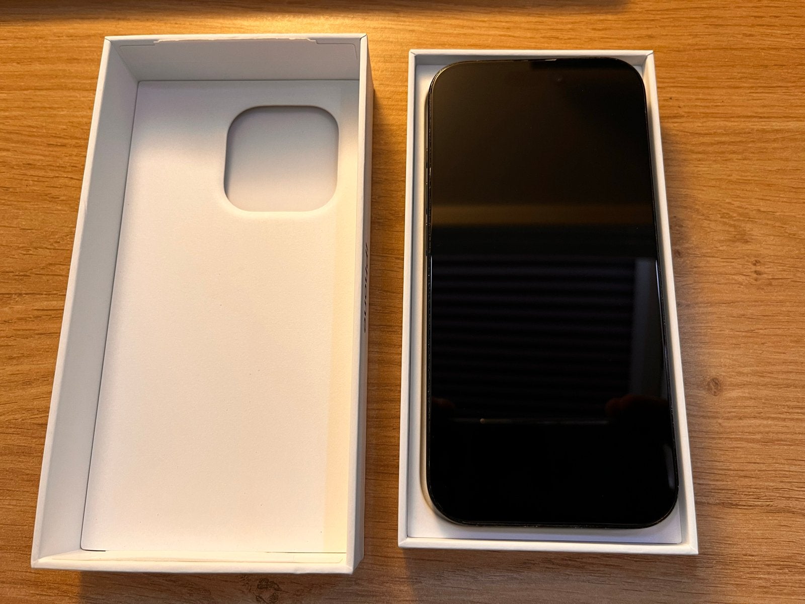 Apple iPhone 16 Pro 128GB Zwart - Zo goed als nieuw, 128 GB, Zwart, Zo goed als nieuw, Zonder simlock