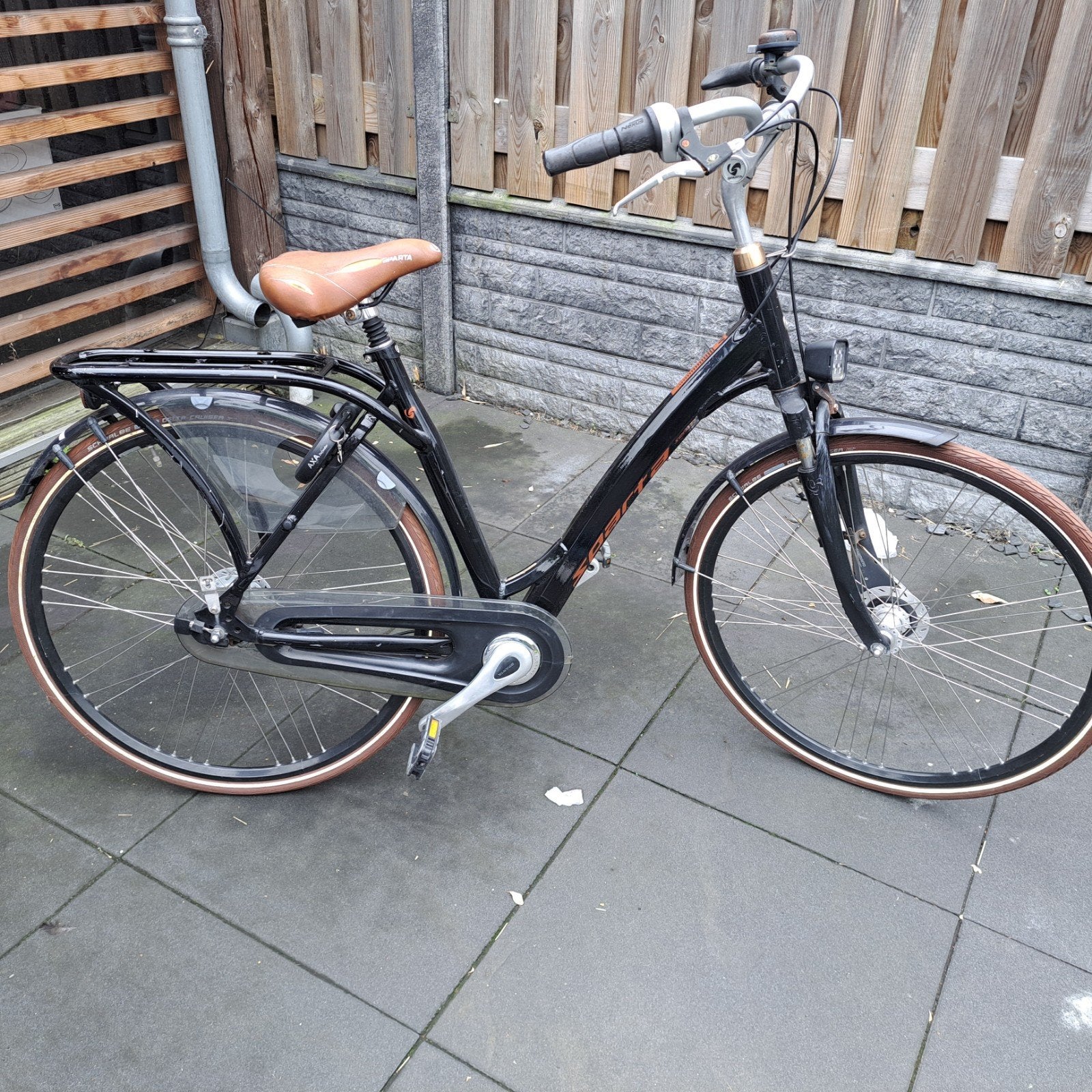 Sparta fiets met versnellingen en lage instap, Ophalen, Sparta, Velgrem, (Extra) lage instap