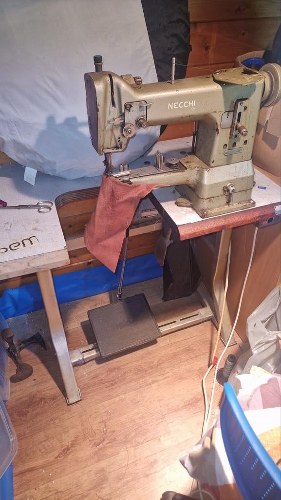 Necchi Industriële Naaimachine voor Leer, Ophalen