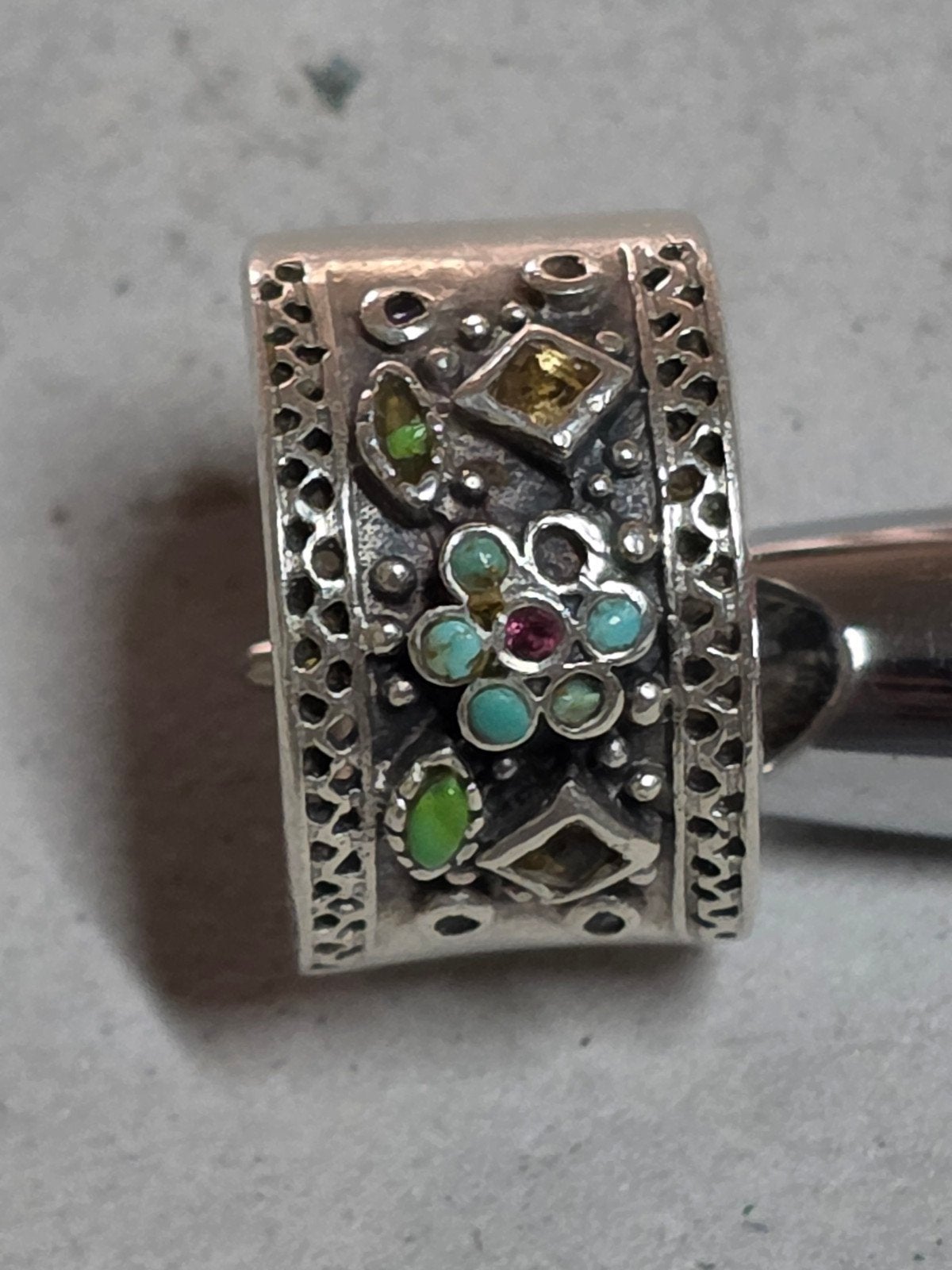 Zilveren ring met turquoise en andere edelstenen, Gebruikt, Ophalen of Verzenden, 17 tot 18, Dame of Heer