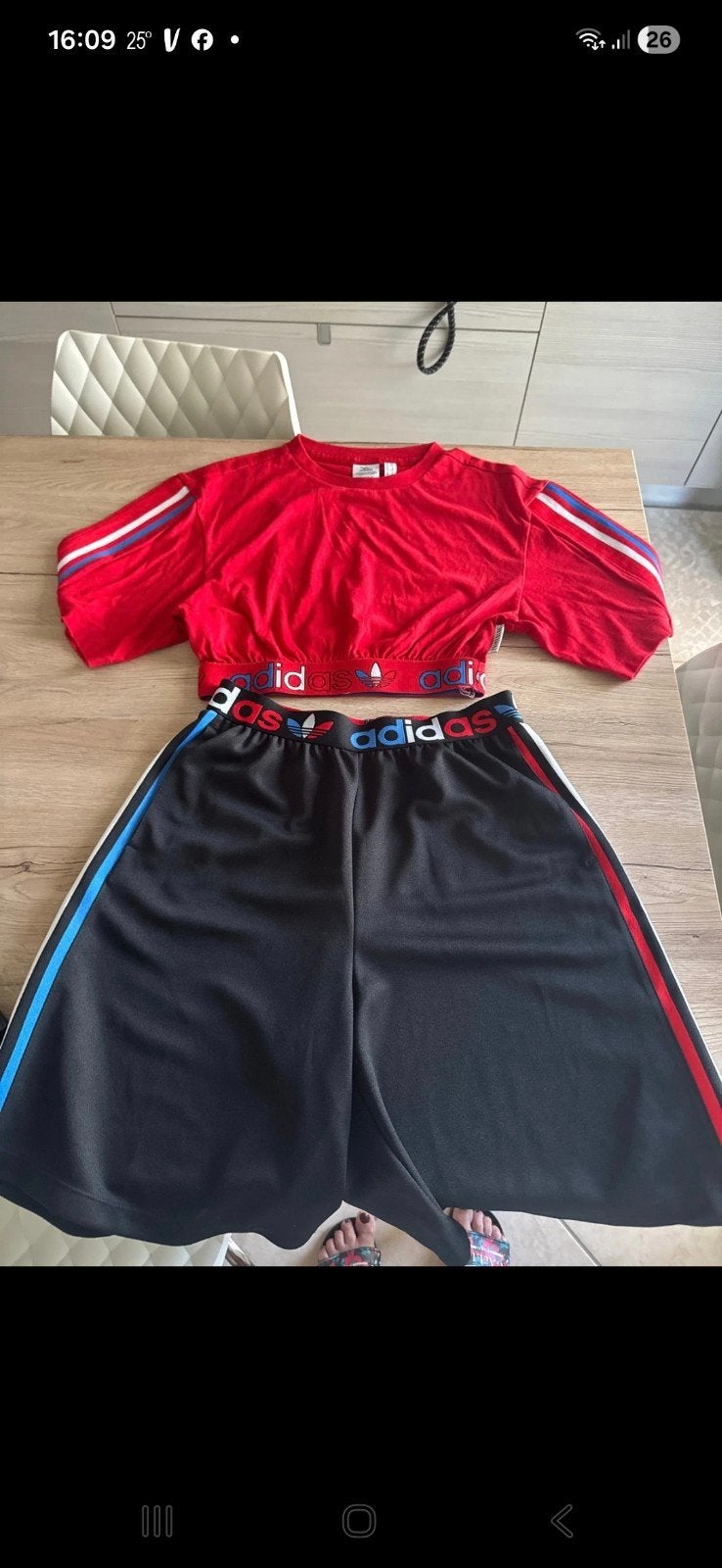 Adidas Croptop Rood en Bermuda Zwart - Maat XS-  Z.G.A.N., Adidas, Ophalen of Verzenden, Zo goed als nieuw, Korte mouw