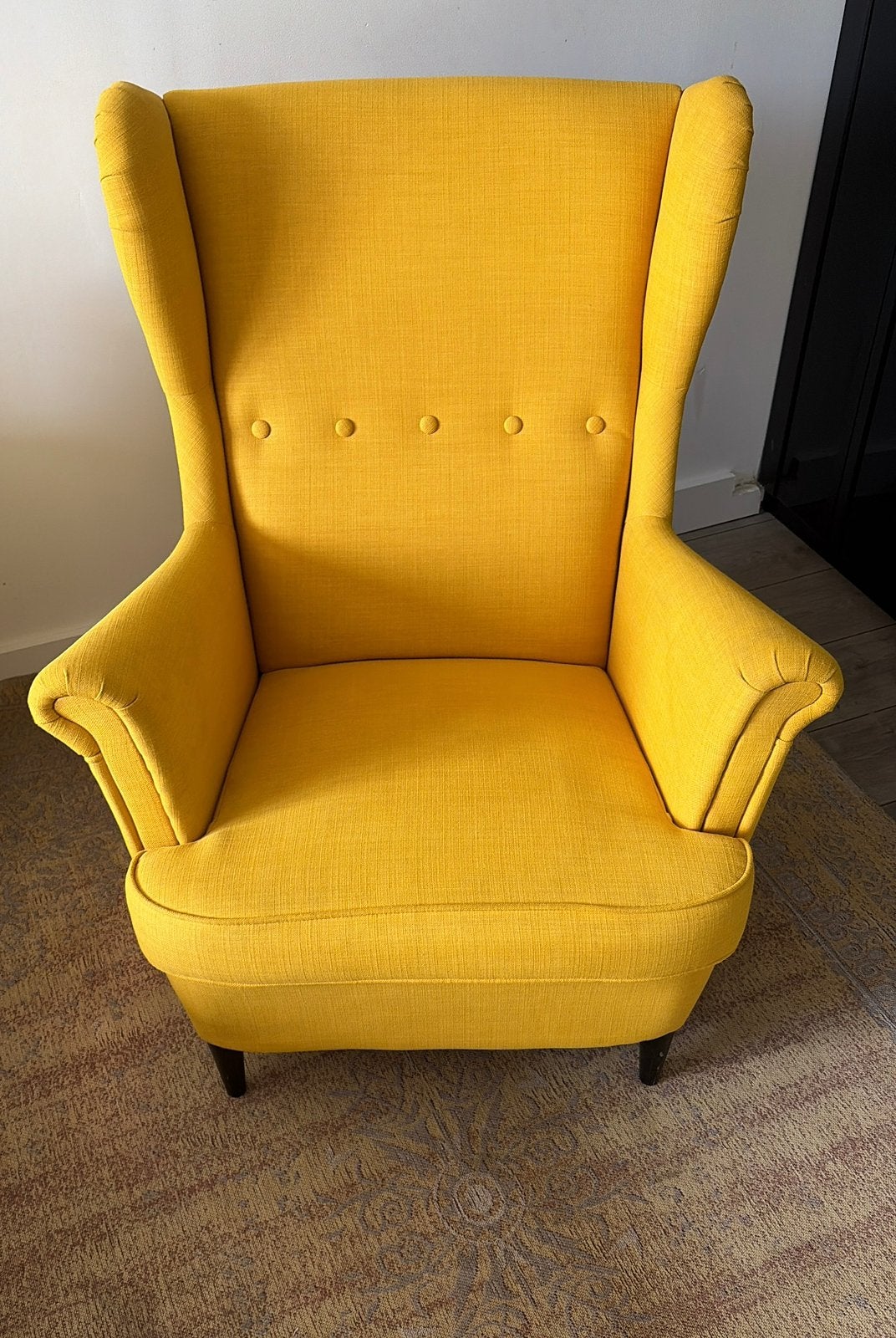 Ikea oorfauteuil Strandmon - okergeel, Huis en Inrichting, Fauteuils, Ophalen, Gebruikt, 75 tot 100 cm, 75 tot 100 cm