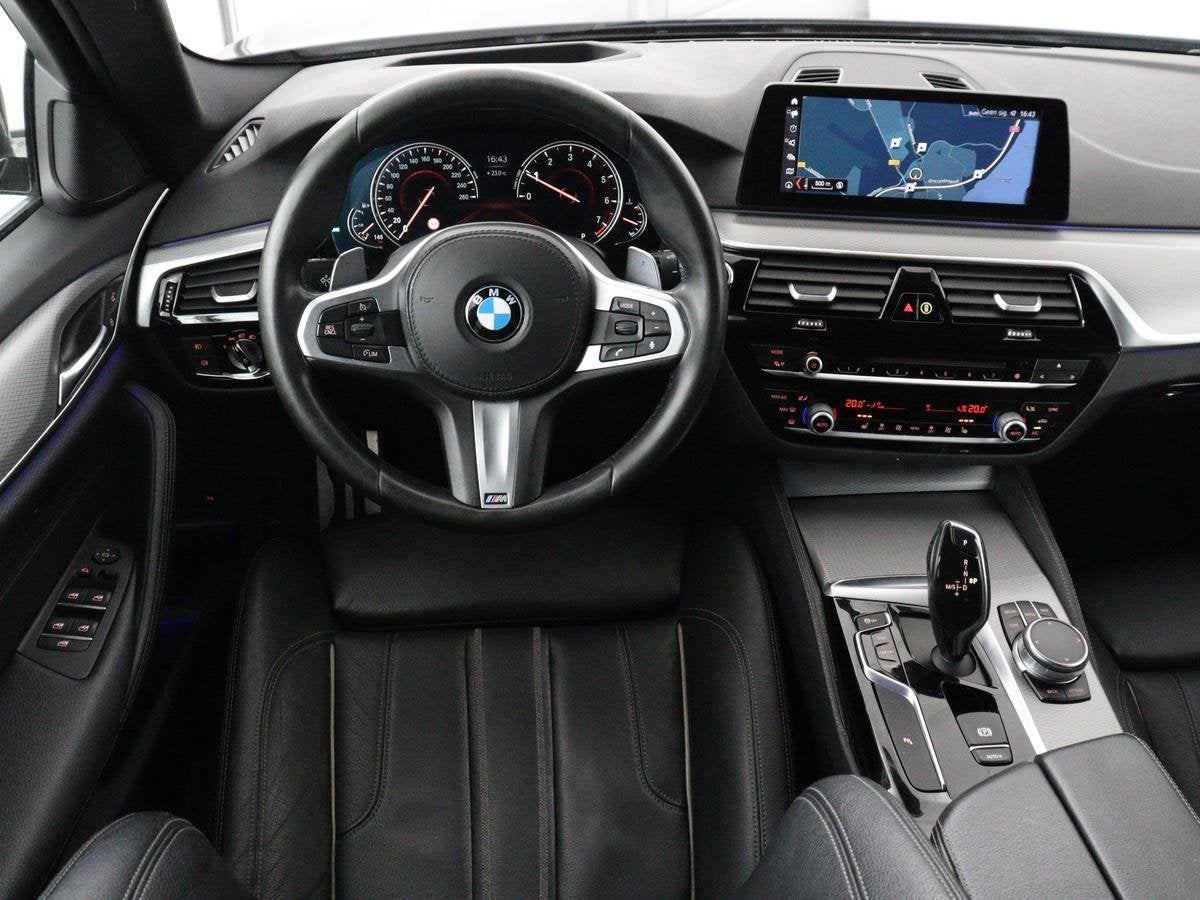 BMW 5-serie 520i M Sport | Head-Up | Leder | Stoelverwarming, Auto's, Automaat, 1998 cc, Achterwielaandrijving, Gebruikt