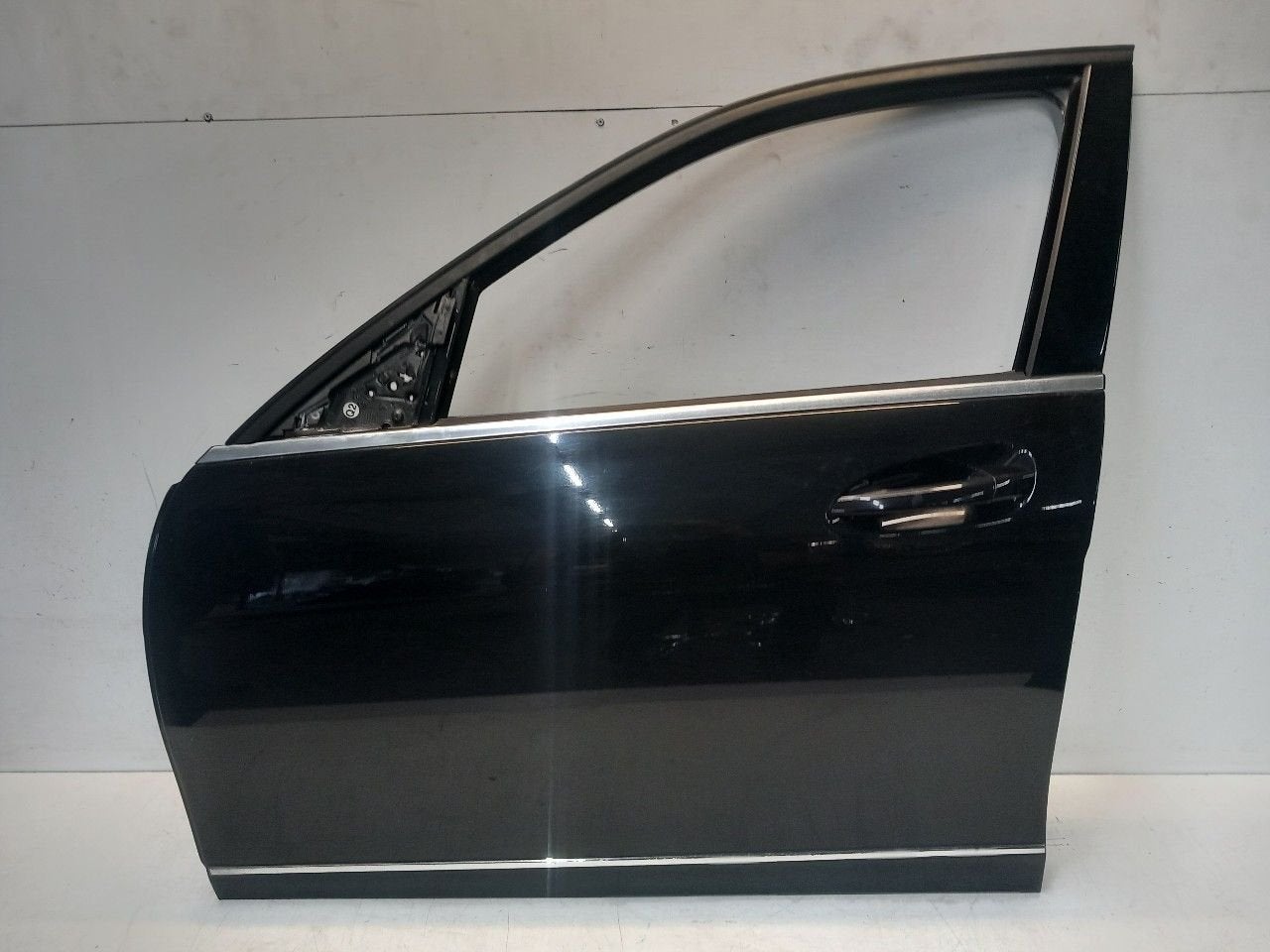 Portier links voor Mercedes-Benz C-Klasse, Onderdelen@venauto.nl, Van der Ven Autorecycling B.V., Gebruikt, Ettenseweg 76, 4706 PB Roosendaal, The Netherlands