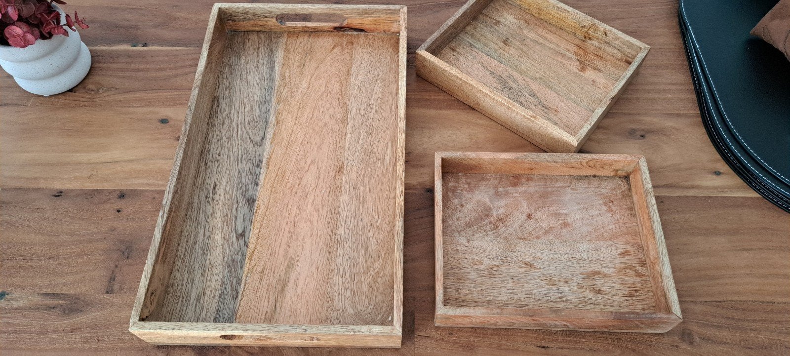 Deze set bestaat uit drie houten dienbladen in verschillende, Ophalen, Rechthoekig, Hout