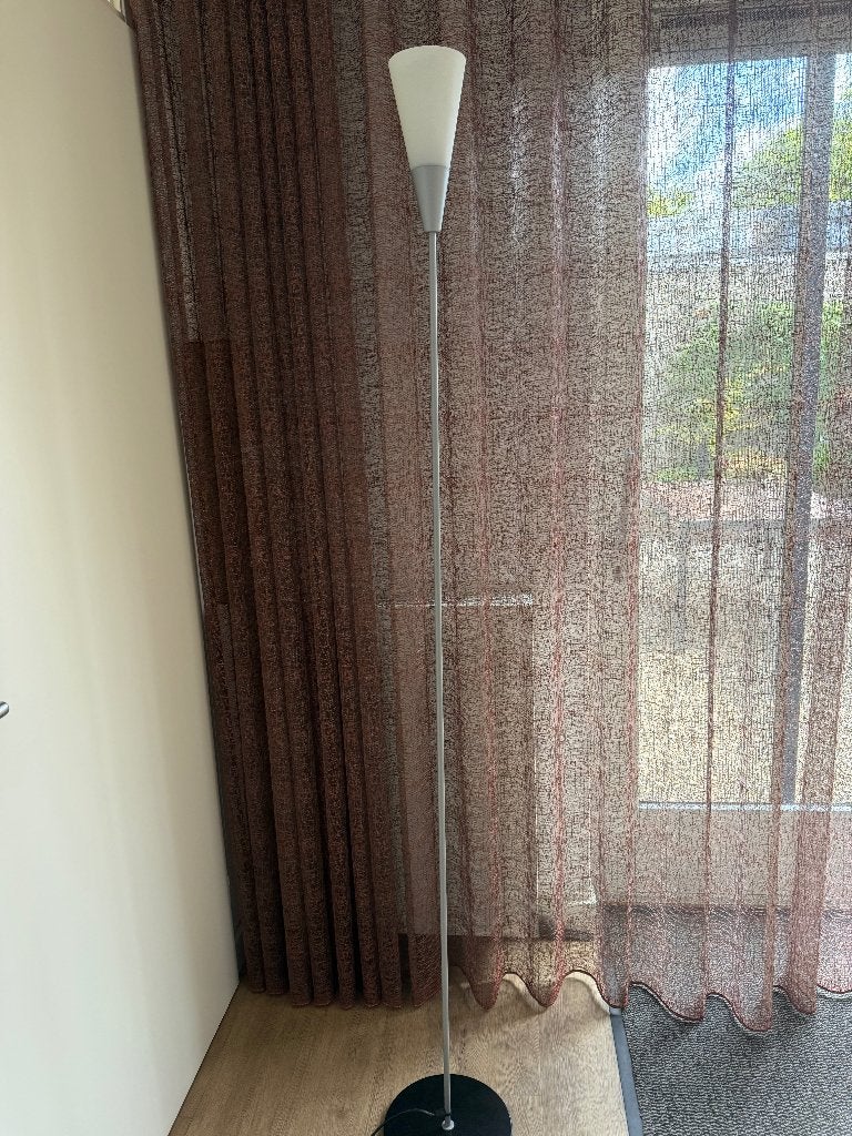 vloerlamp met voet-dimmer, Huis en Inrichting, Lampen | Vloerlampen, Ophalen, Strak, Gebruikt, E27 (groot)