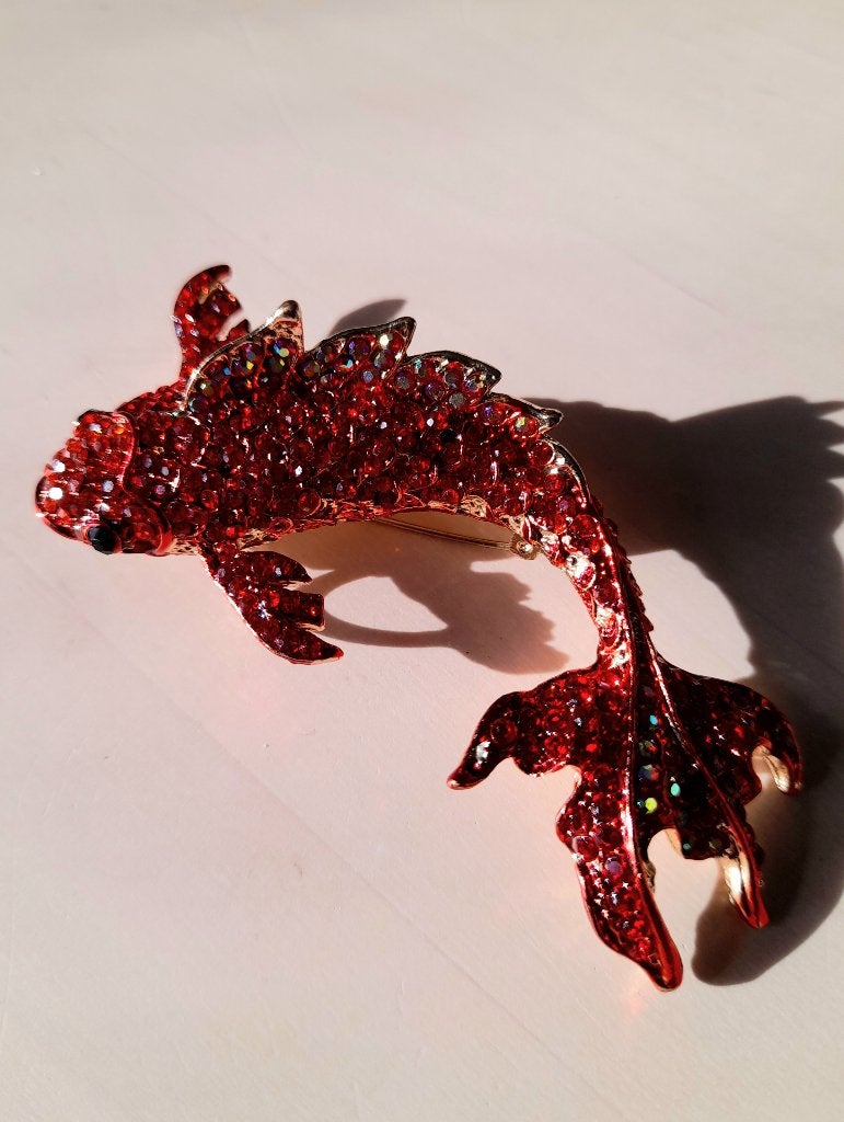 Mooie grote broche vis koi karper goudvis strass hanger, Sieraden, Tassen en Uiterlijk, Overige materialen, Ophalen of Verzenden
