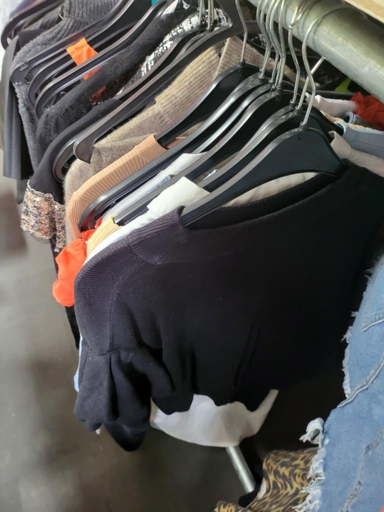 Partij dames kleding Mix merkkleding Vanaf 50 stuks Mix maat, Kleding | Dames, Dames-kledingpakketten, Ophalen of Verzenden, Zo goed als nieuw