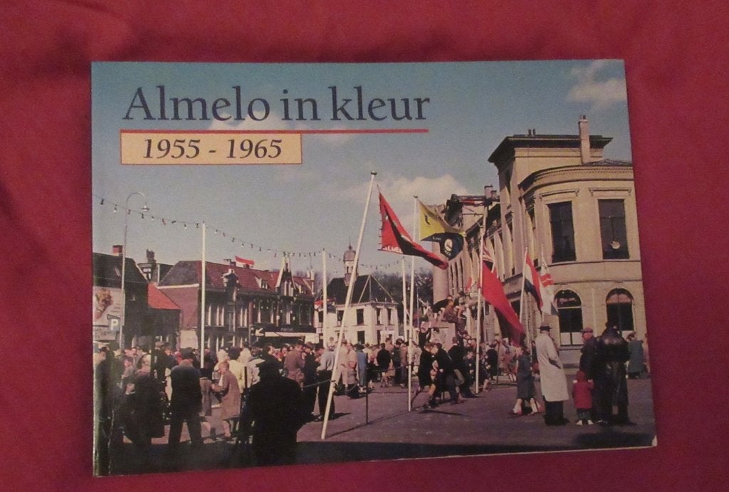Almelo in kleur 1955-1965 door Peter van Leeuwen, 20e eeuw of later, Peter van Leeuwen, Ophalen of Verzenden, Zo goed als nieuw